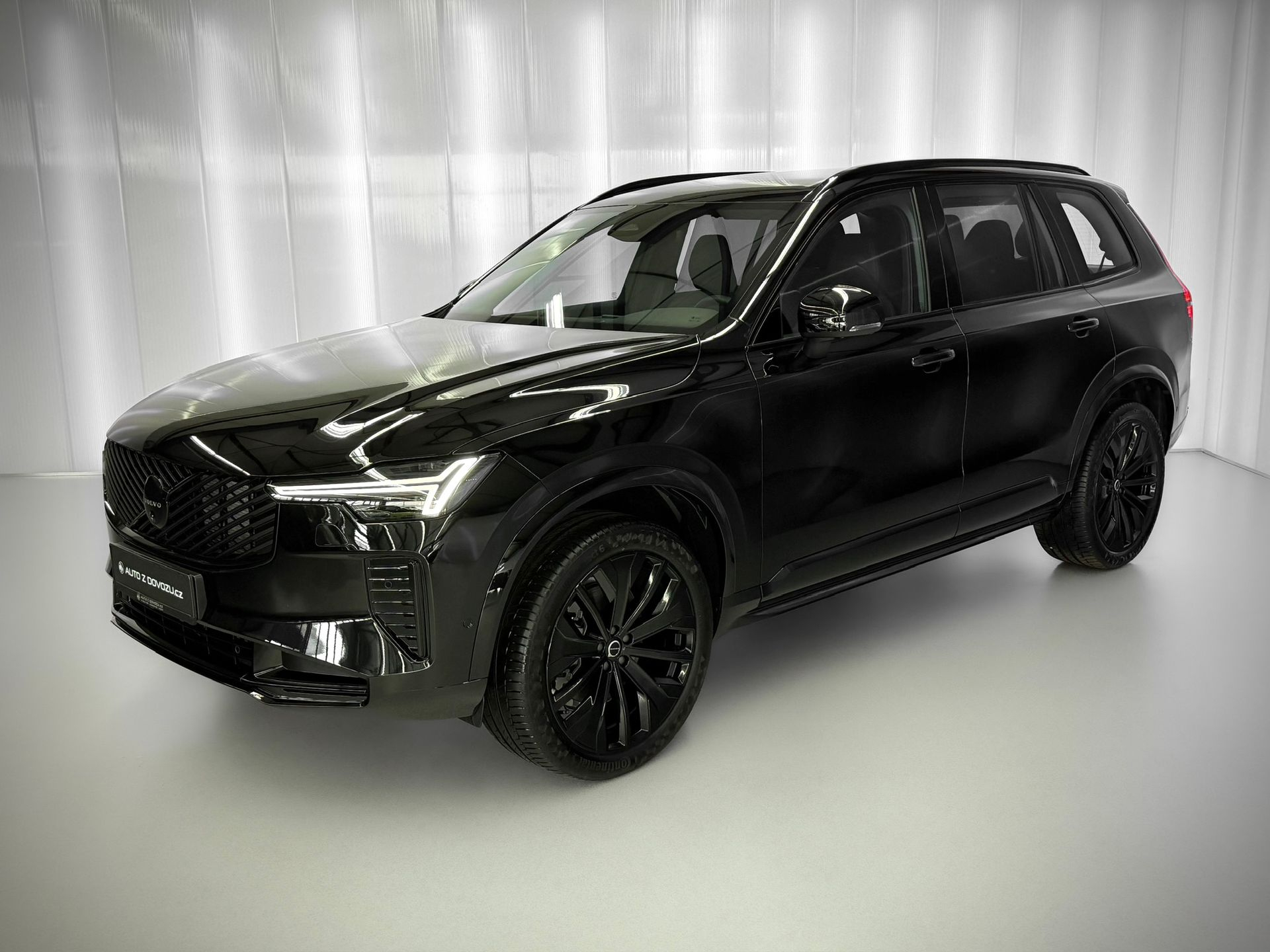 Volvo XC90 B5 AWD BLACK EDITION PLUS, VZDUCH, EL. TAŽNÉ