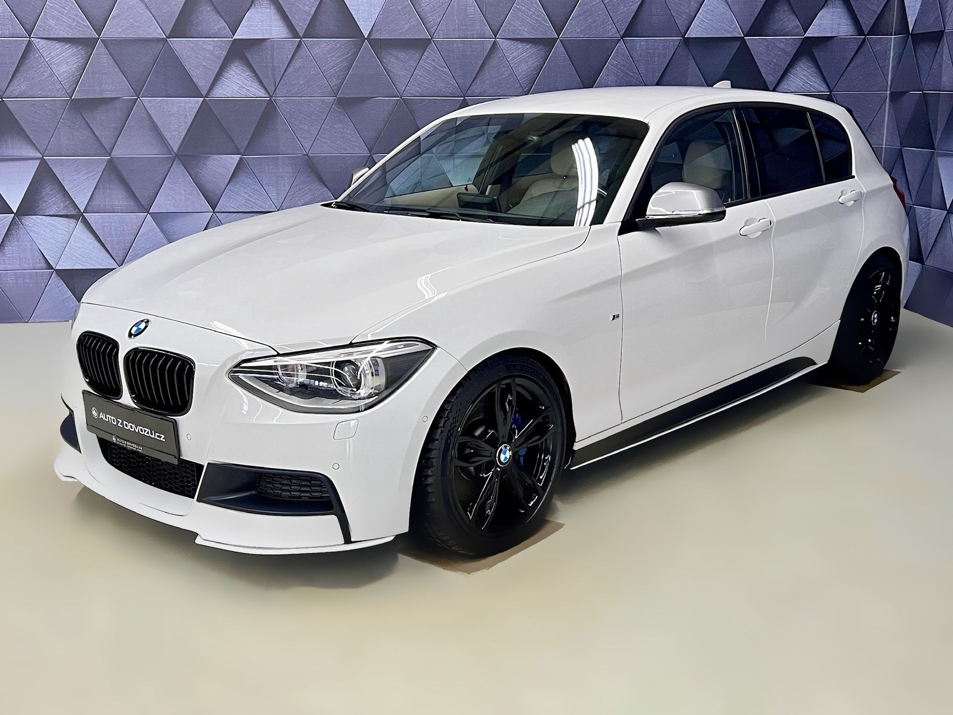 BMW M135i A/T, BI-XENON, SP. PODVOZEK, SPORT. VÝFUKY