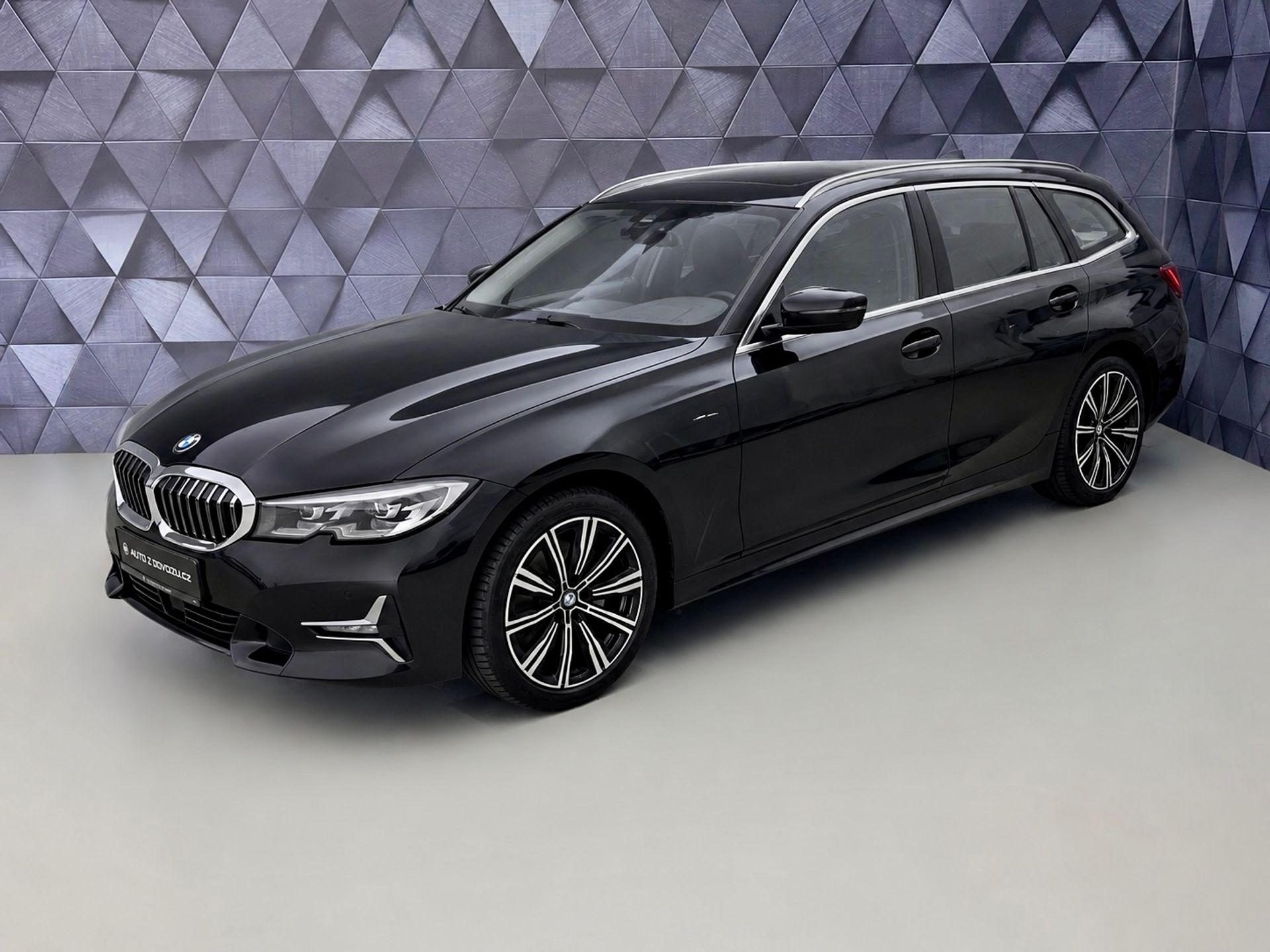 BMW 320d xDrive LUXURY LINE, PANORAMA, KEYLESS, ACC, DRIVING ASSIST