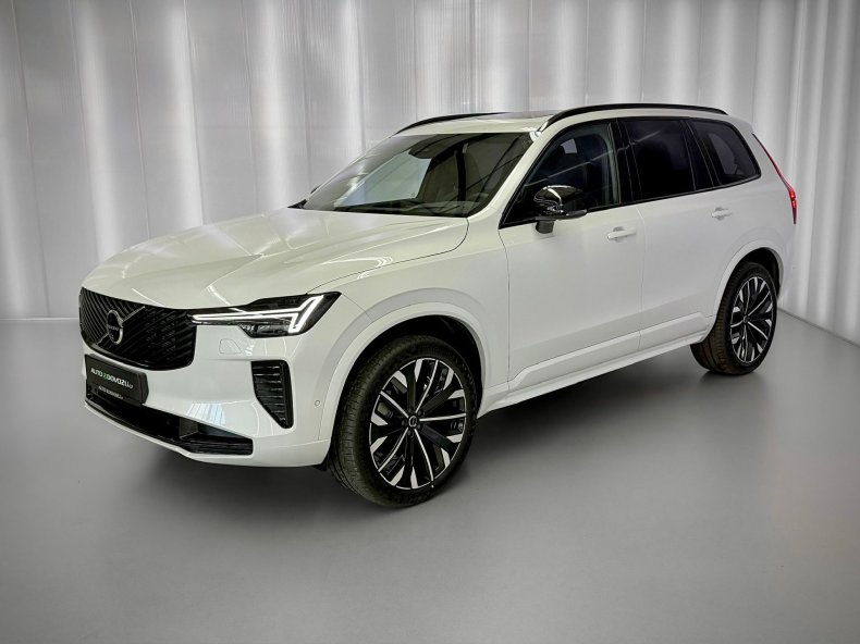 Volvo XC90 B5 AWD PLUS DARK PREMIUM, PANORAMA, VZDUCH, HARMAN / KARDON, EL. TAŽNÉ
