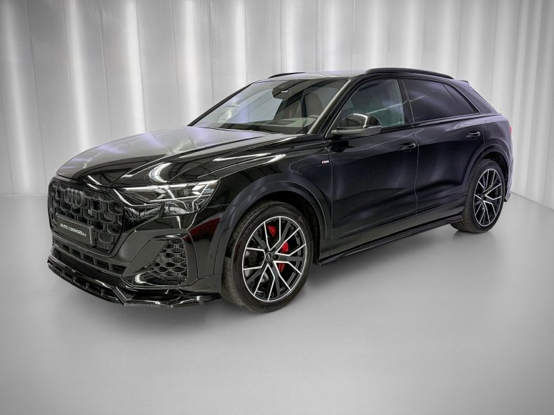 Audi Q8 55TFSi e QUATTRO S-LINE, B&O, VZUDUCH, VIRTUAL, BLACK, SOFT-CLOSE