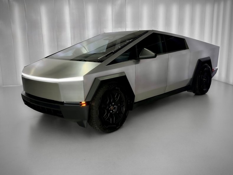 Tesla Cybertruck AWD FOUNDATION SERIES 438 KW, VZDUCH, AUTOPILOT, 360° KAMERY