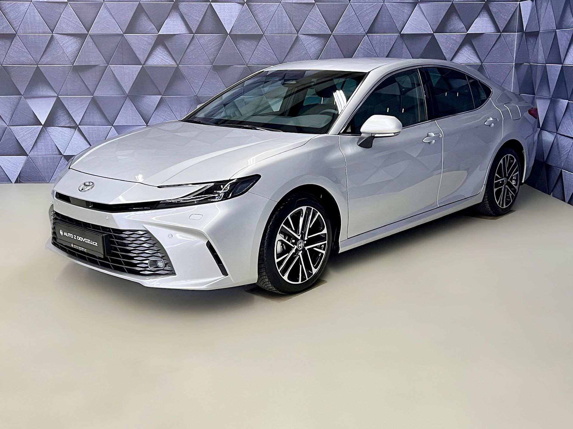 Toyota Camry 2.5 HYBRID e-CVT PRESTIGE, FULL LED, ASSIST, NAVIGACE, ACC