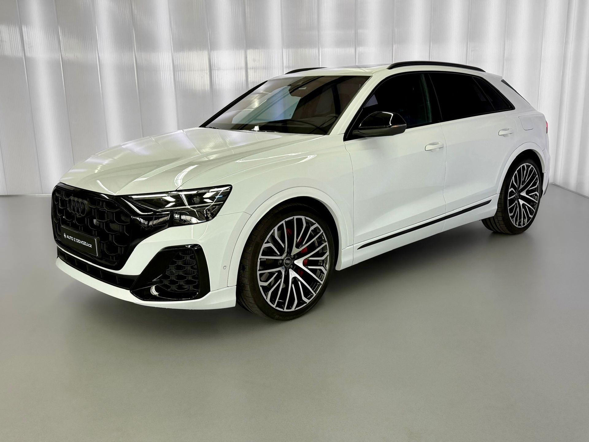 Audi Q8 60TFSI e 360kW QUATTRO, VZDUCH, PANORAMA, MATRIX, TAŽNÉ