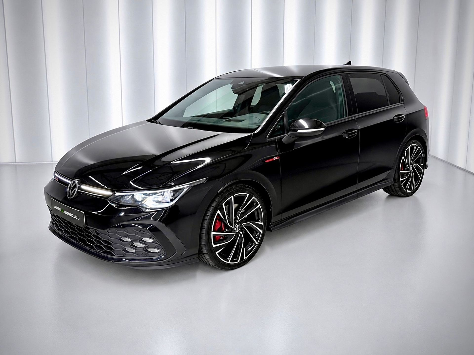 Volkswagen Golf GTI 180KW 7DSG, MATRIX, DCC, ACC, HUD, HARMAN/KARDON, NEZÁVISLÉ TOPENÍ, BLACK PAKET