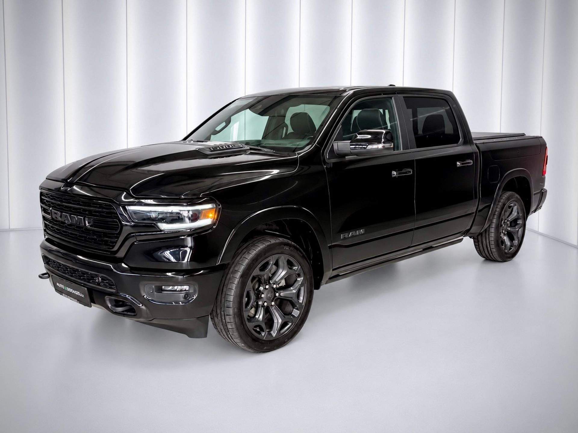 RAM 1500 5.7 HEMI 4X4 LPG  CREW CAB LIMITED, PANORAMA, VZDUCH, H&K, 360°CAM, TAŽNÉ