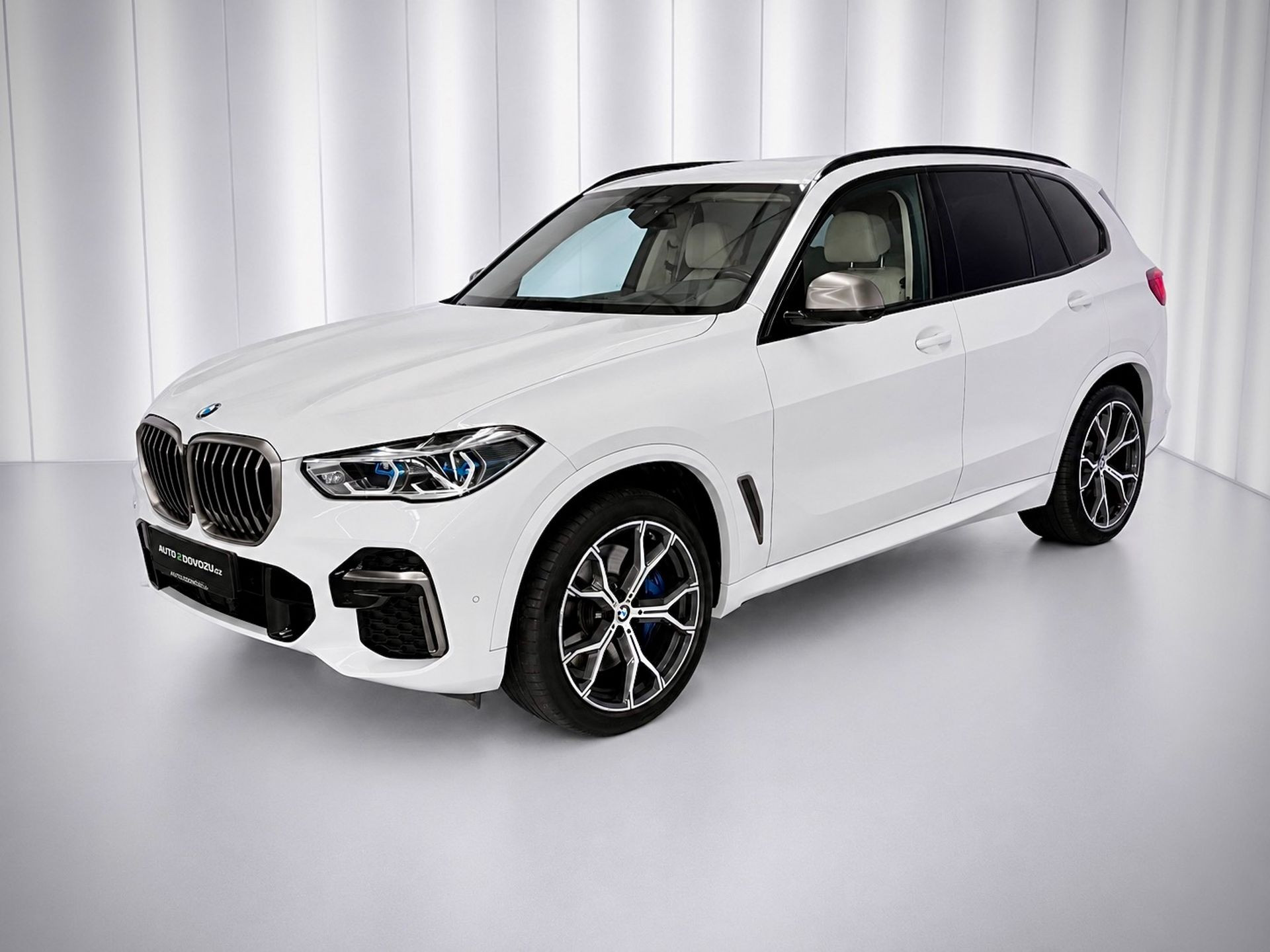BMW X5 M50i xDrive, LASER, MASÁŽE, HEAD-UP, VENTILACE, HARMAN/KARDON, EL.TAŽNÉ