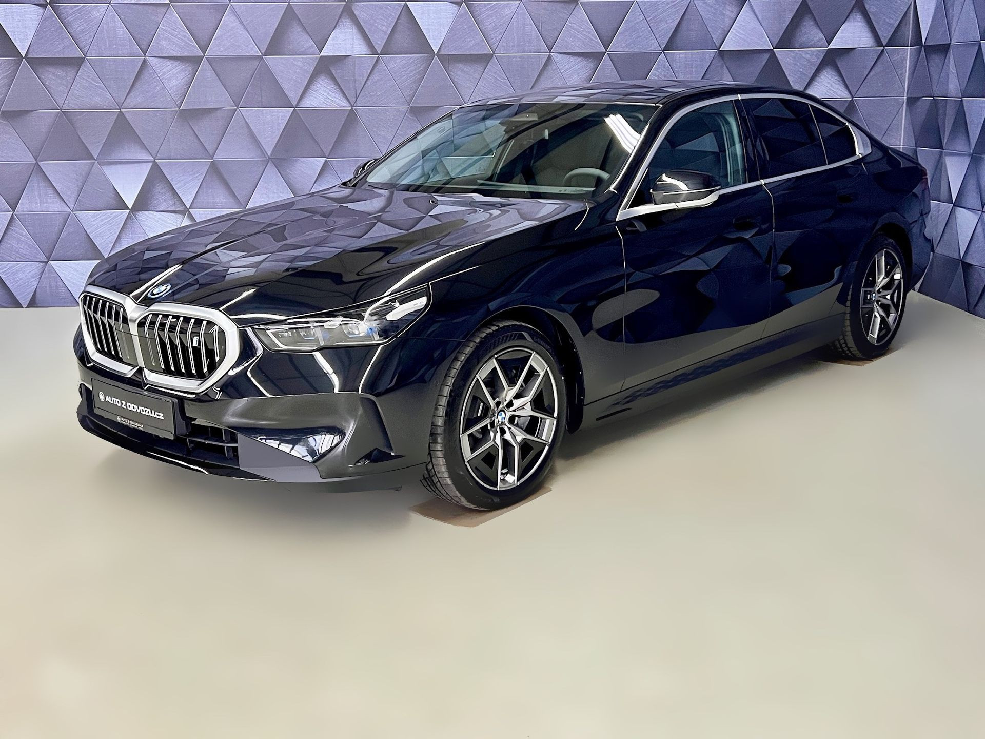 BMW i5 xDrive40, ADAPTIVNÍ PODVOZEK, H&K, KAMERA, EL. TAŽNÉ