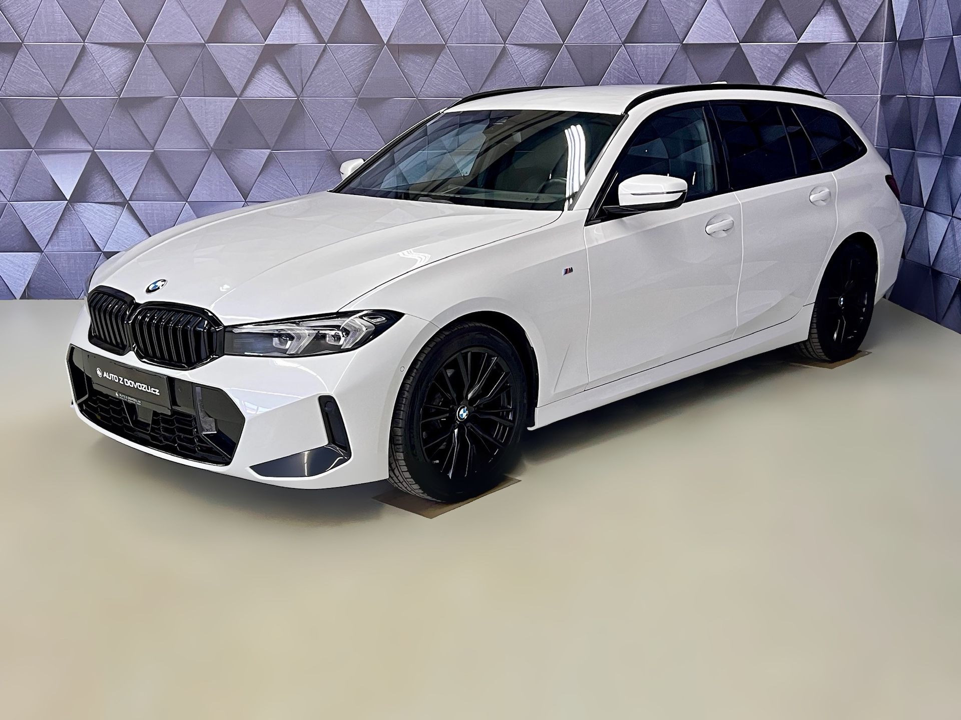 BMW 320d xDrive M-PAKET, BLACK, KAMERA, EL. TAŽNÉ, WEBASTO