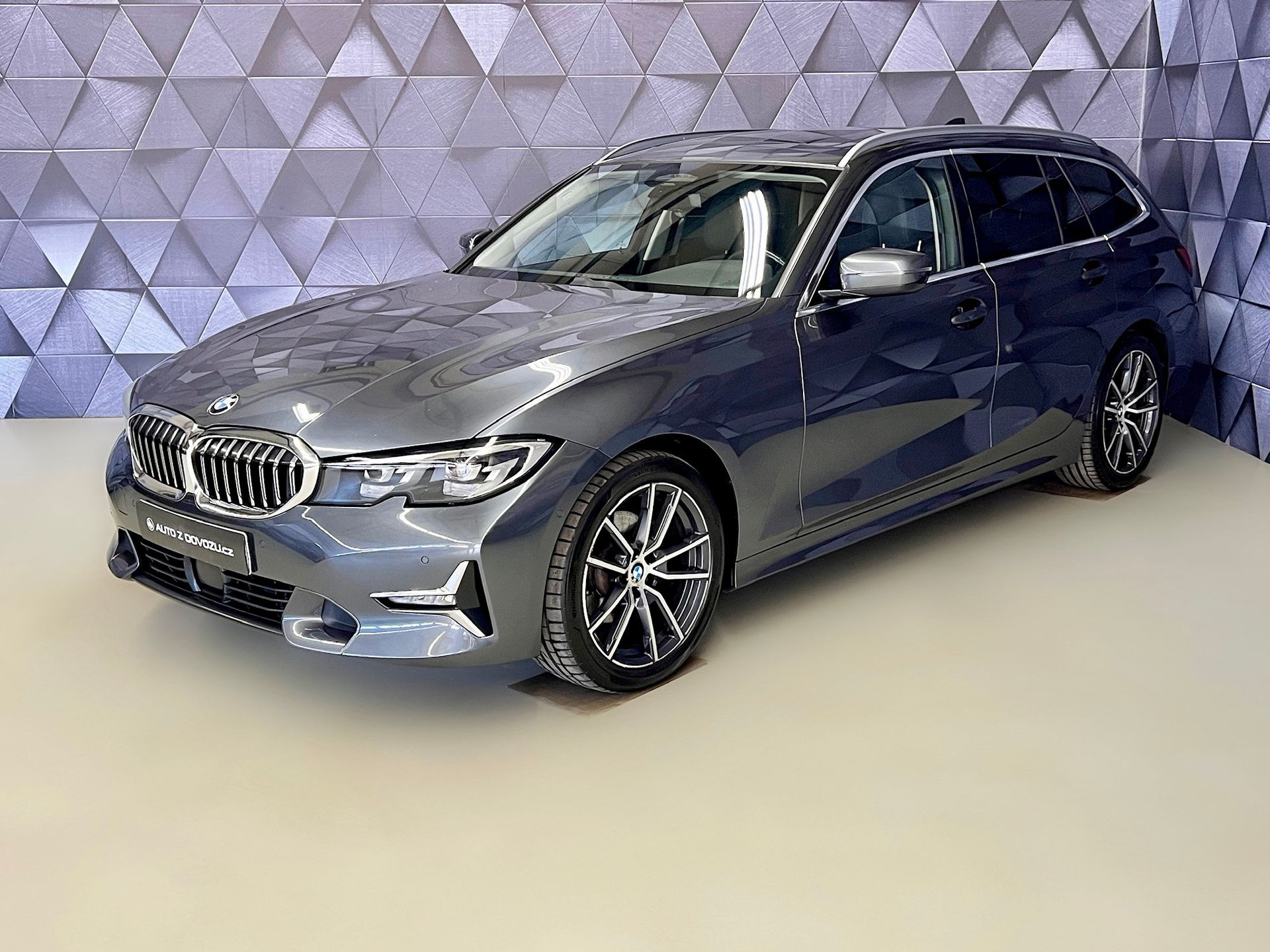 BMW 320 320d xDrive LUXURY LINE, LED, PANORAMA, WEBASTO, EL. TAŽNÉ
